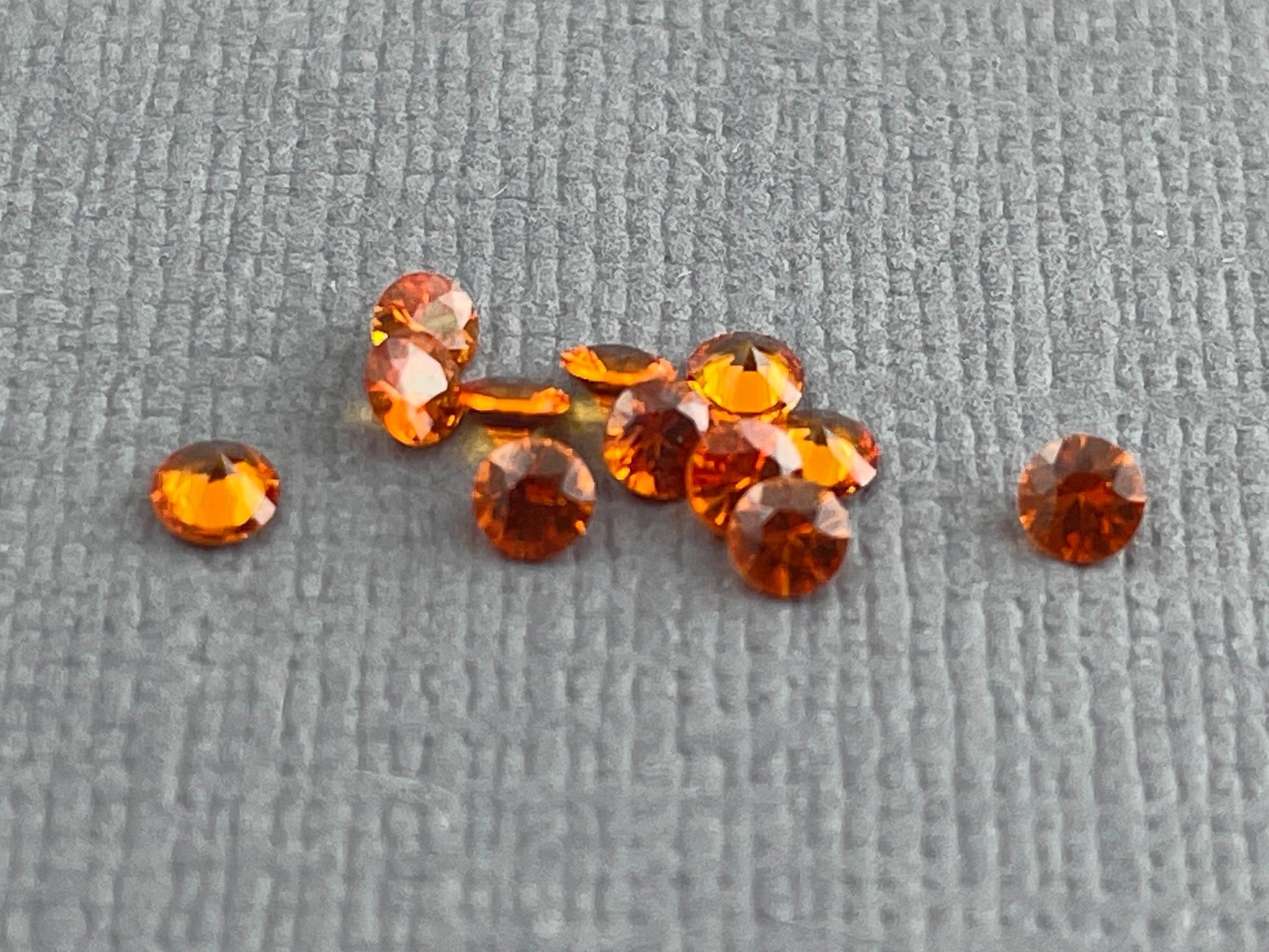 2.5mm Spessartine Garnet Round | Per Stone | Mandarin Orange - Gem Enthusiast