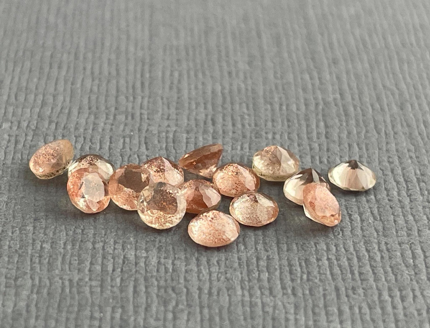 3.5 mm Oregon Sunstones Faceted Round Gemstones with Schiller - Gem Enthusiast