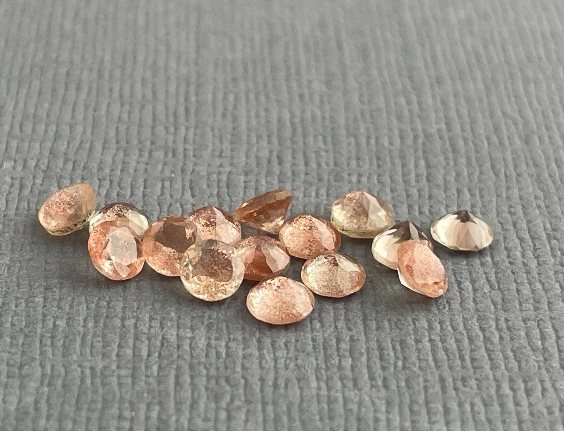 3.5 mm Oregon Sunstones Faceted Round Gemstones with Schiller - Gem Enthusiast