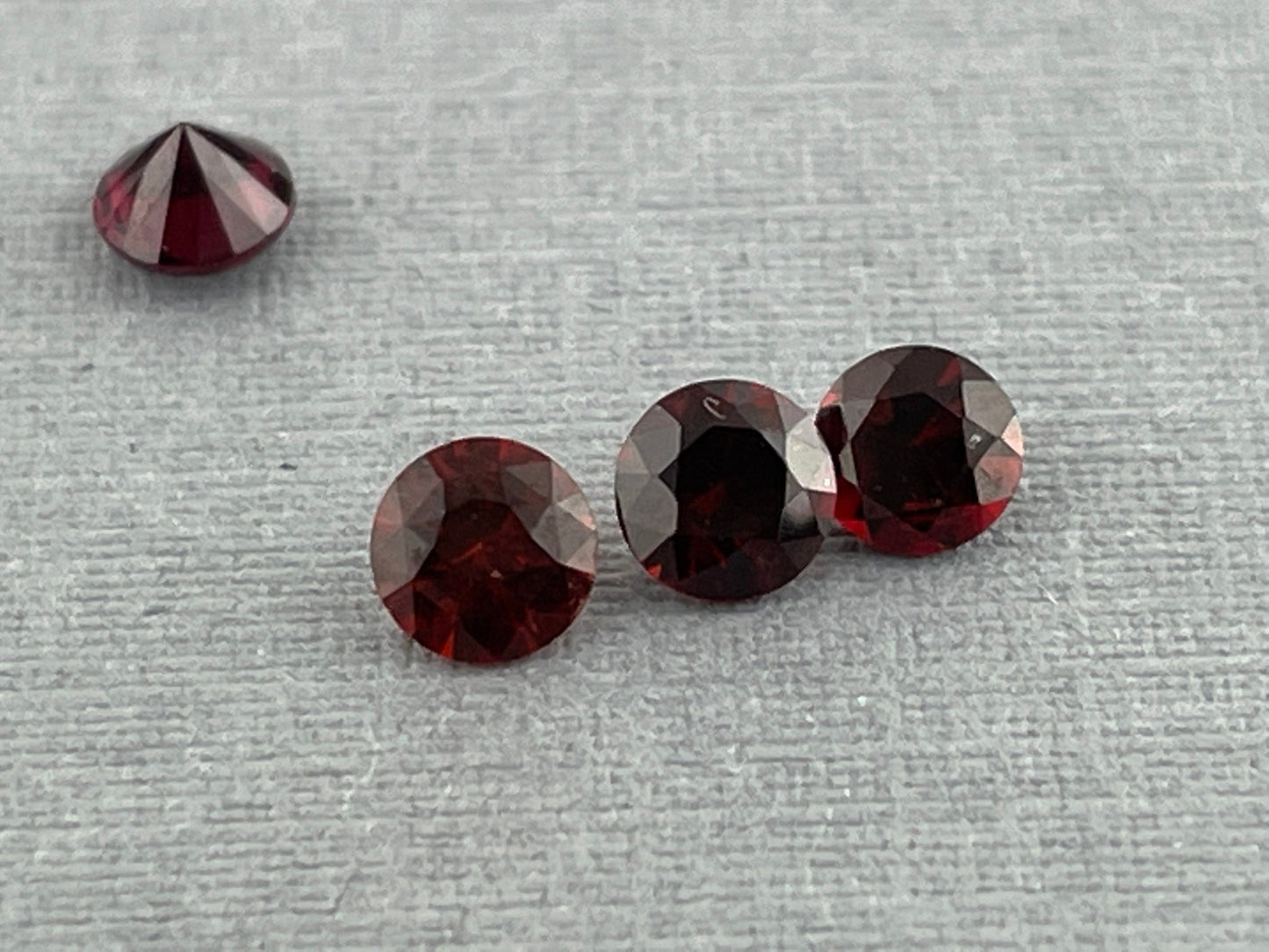 3mm Anthill Chrome Pyrope Garnet | Mined in the USA | Arizona Gemstone - Gem Enthusiast