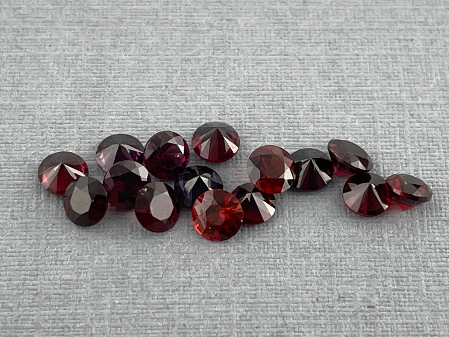3mm Anthill Chrome Pyrope Garnet | Mined in the USA | Arizona Gemstone - Gem Enthusiast