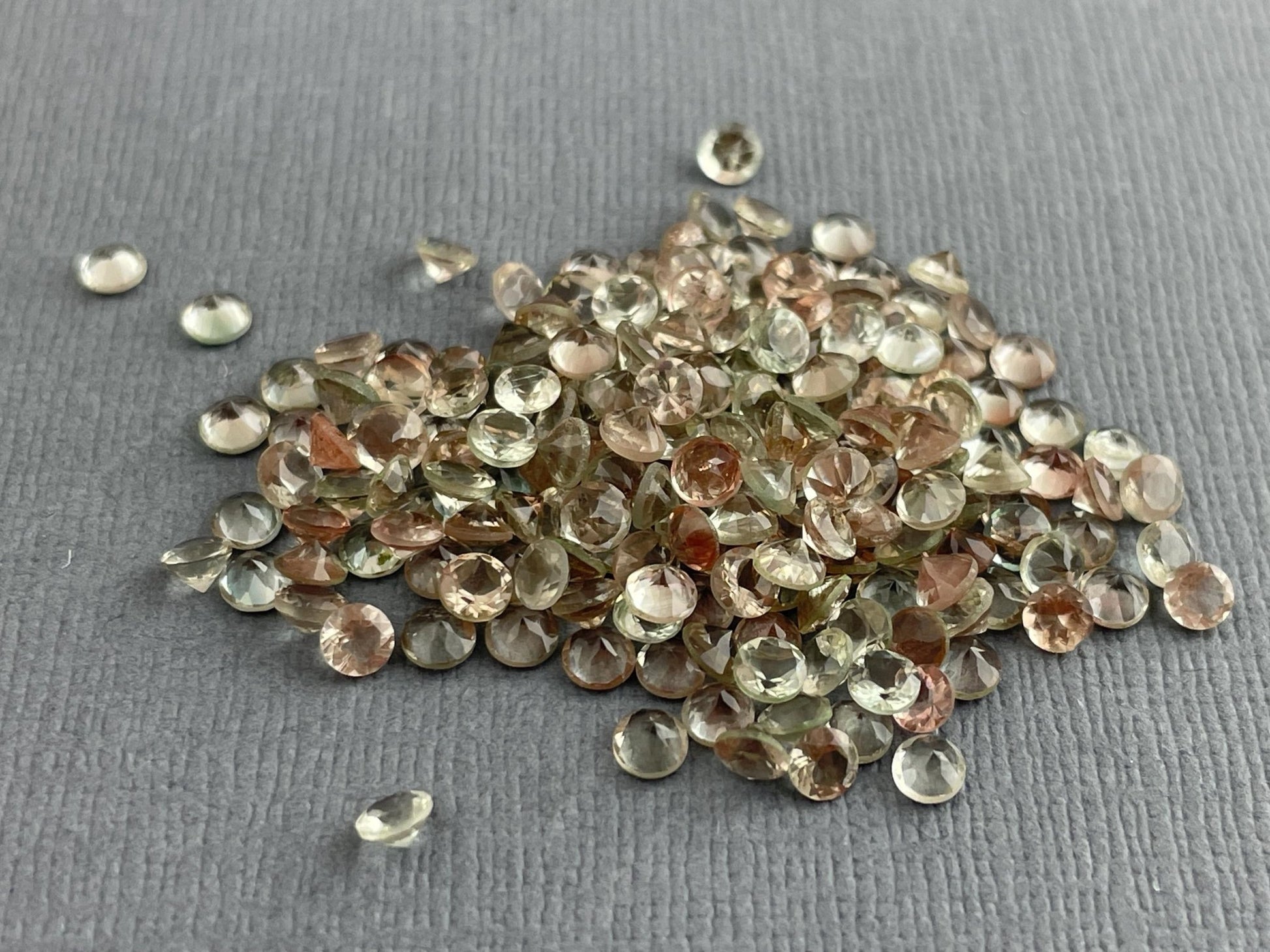 3mm Faceted Oregon Sunstones: Pale Peach/Green Round Gemstones, 5 or 10 Stone Lots - Gem Enthusiast