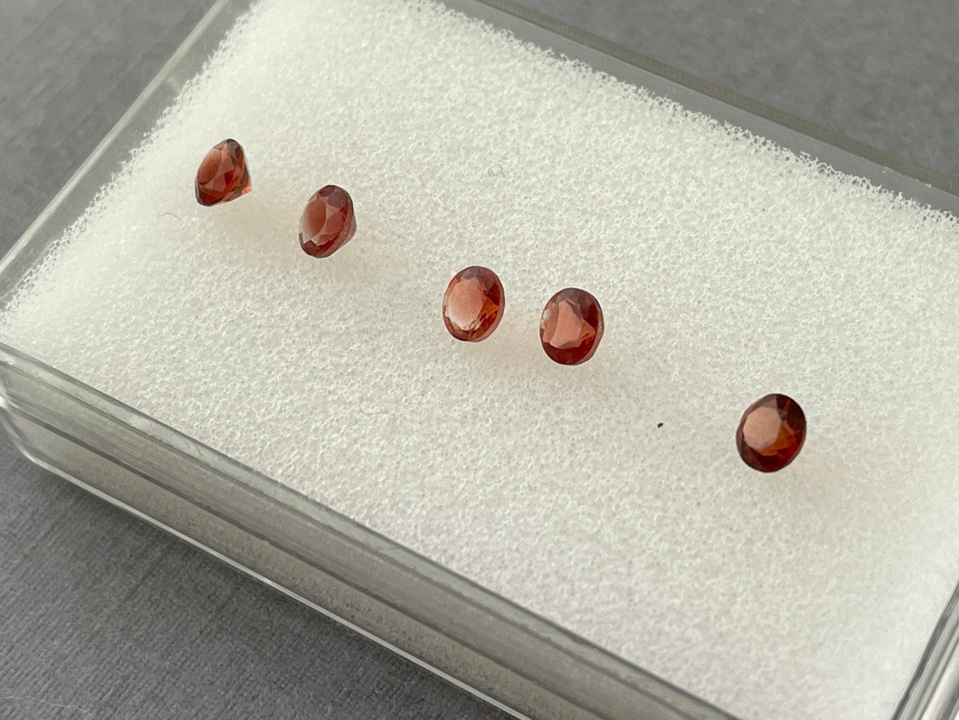 4mm Oregon Sunstone Red Round Faceted Stone | OSF110 - Gem Enthusiast