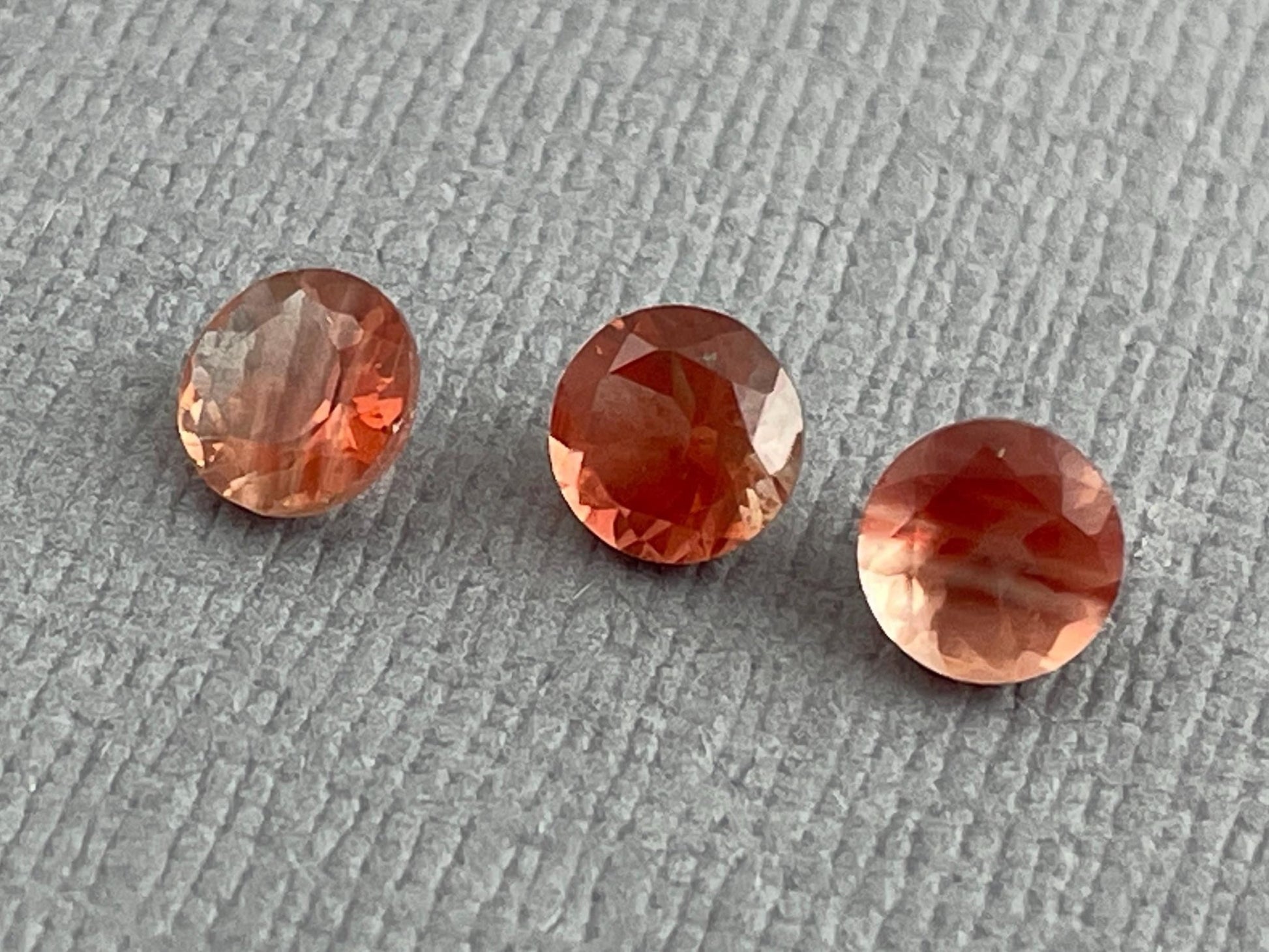 5mm Oregon Sunstone Lot | Red with Schiller and Zoning | Faceted Round Gemstones | OSF205 - Oregon Sunstone - Gem Enthusiast