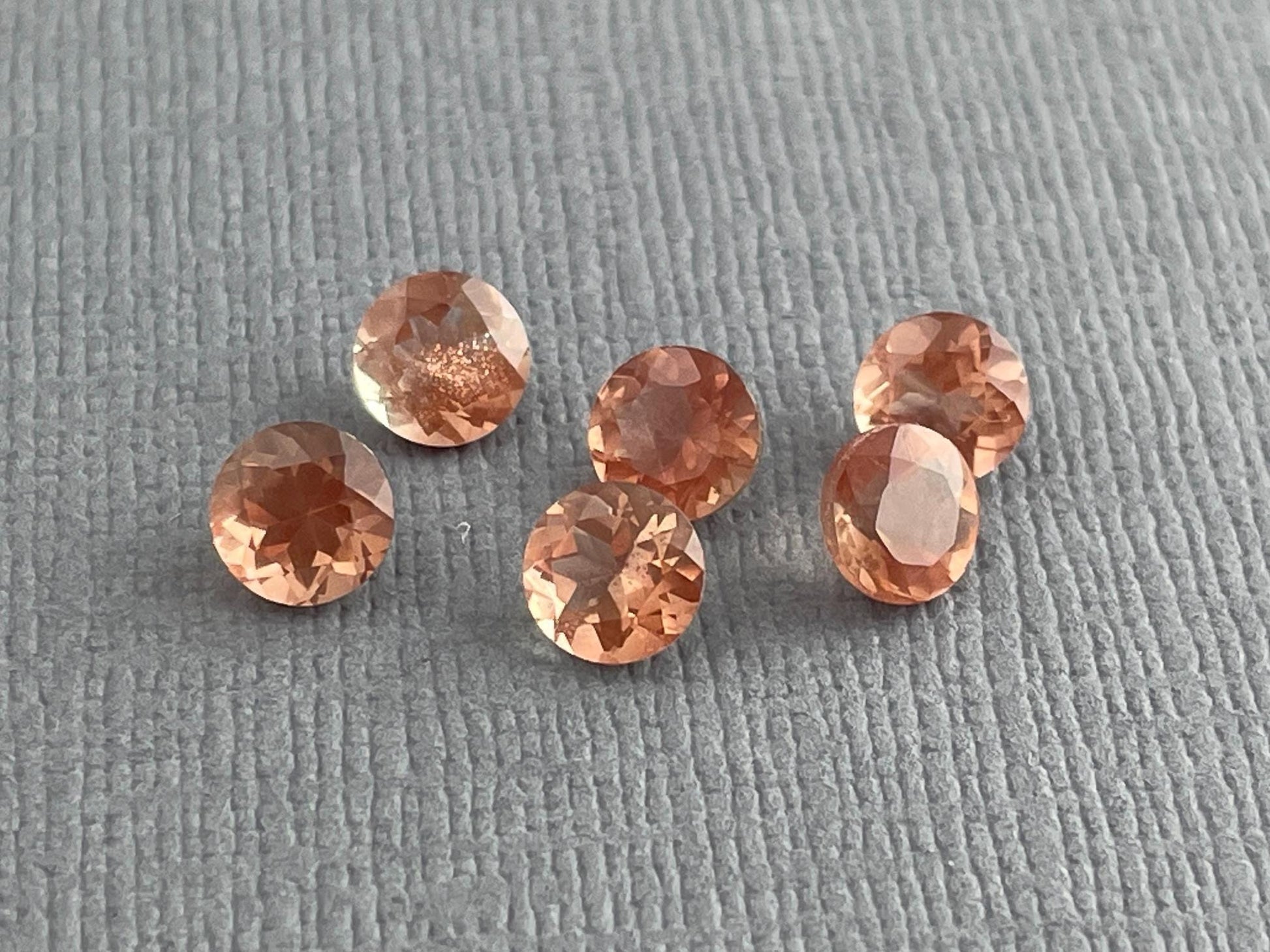 5mm Oregon Sunstones Faceted Round Gemstones | Medium, Light, Bi - color - Gem Enthusiast