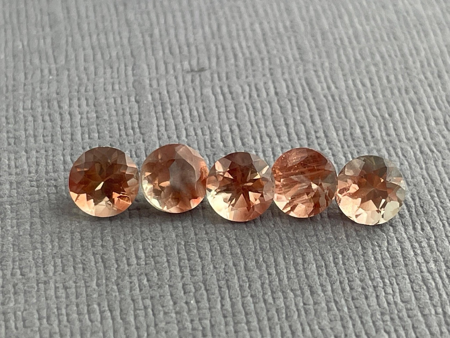 5mm Oregon Sunstones Faceted Round Gemstones | Medium, Light, Bi - color - Gem Enthusiast