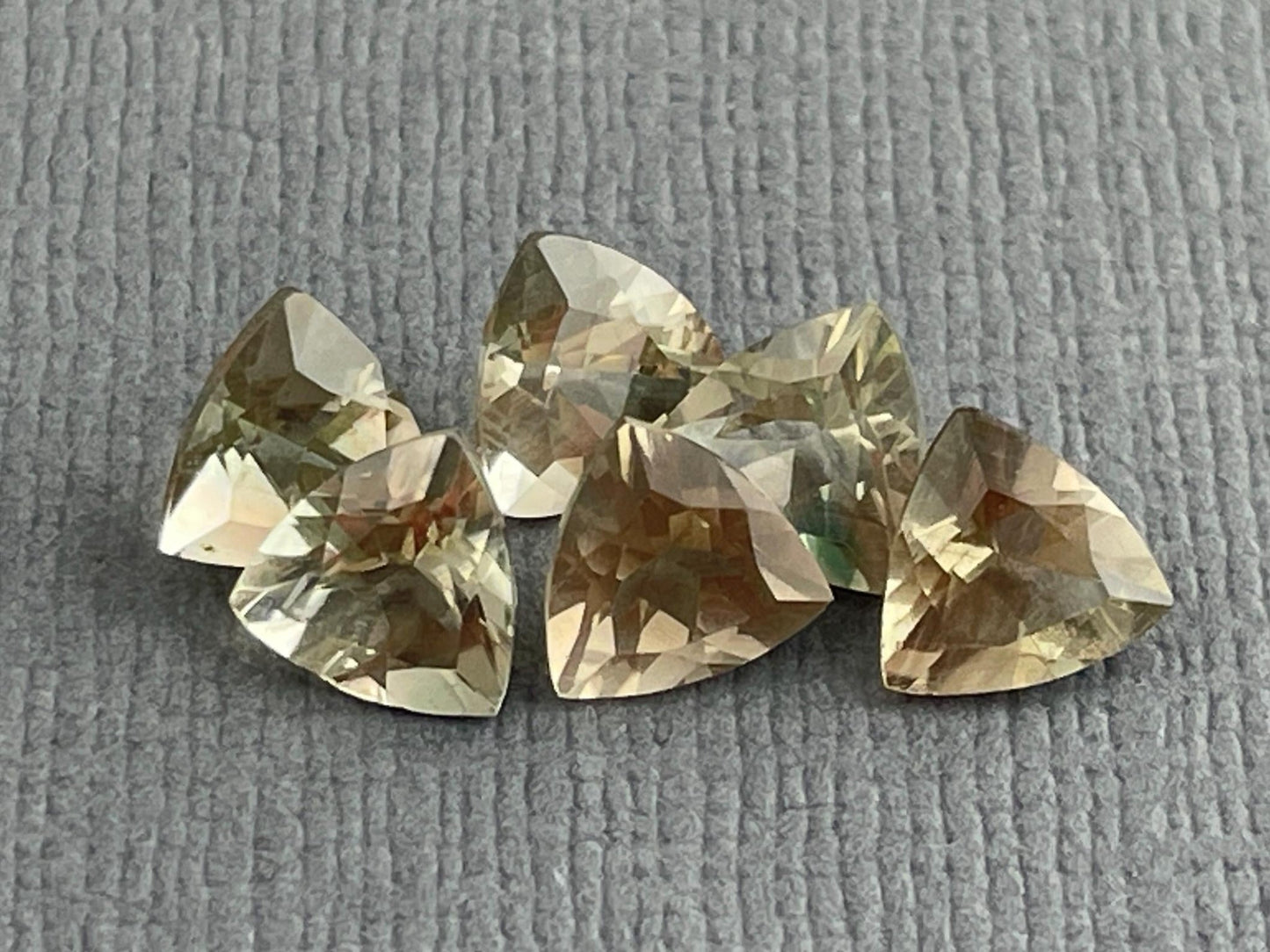 6mm Oregon Sunstone Trillion | Single Stone | Pale Peach or Green - Gem Enthusiast