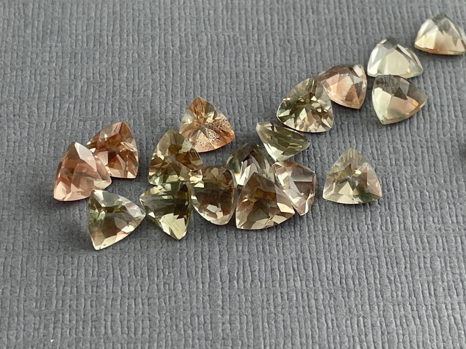 6mm Oregon Sunstone Trillion | Single Stone | Pale Peach or Green - Gem Enthusiast