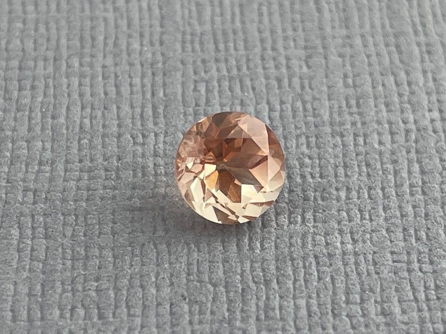 6mm Oregon Sunstone with Schiller | Round American Gemstone | OSF147 - Oregon Sunstone - Gem Enthusiast
