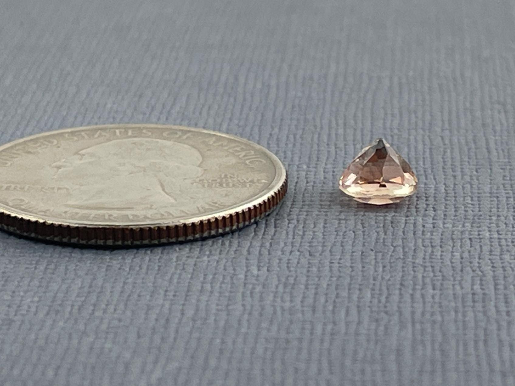 6mm Oregon Sunstone with Schiller | Round American Gemstone | OSF147 - Oregon Sunstone - Gem Enthusiast