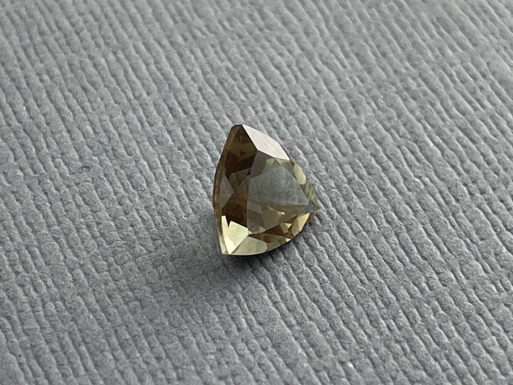 7mm Green Oregon Sunstone Trillion Faceted Gemstone | 1.1 carats | OSF160 - Oregon Sunstone - Gem Enthusiast