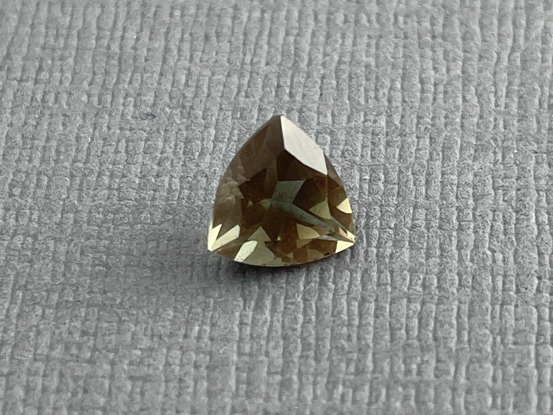 7mm Green Oregon Sunstone Trillion Faceted Gemstone | 1.1 carats | OSF160 - Oregon Sunstone - Gem Enthusiast
