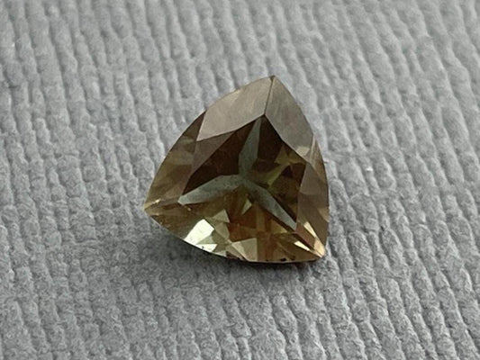 7mm Green Oregon Sunstone Trillion Faceted Gemstone | 1.1 carats | OSF160 - Oregon Sunstone - Gem Enthusiast