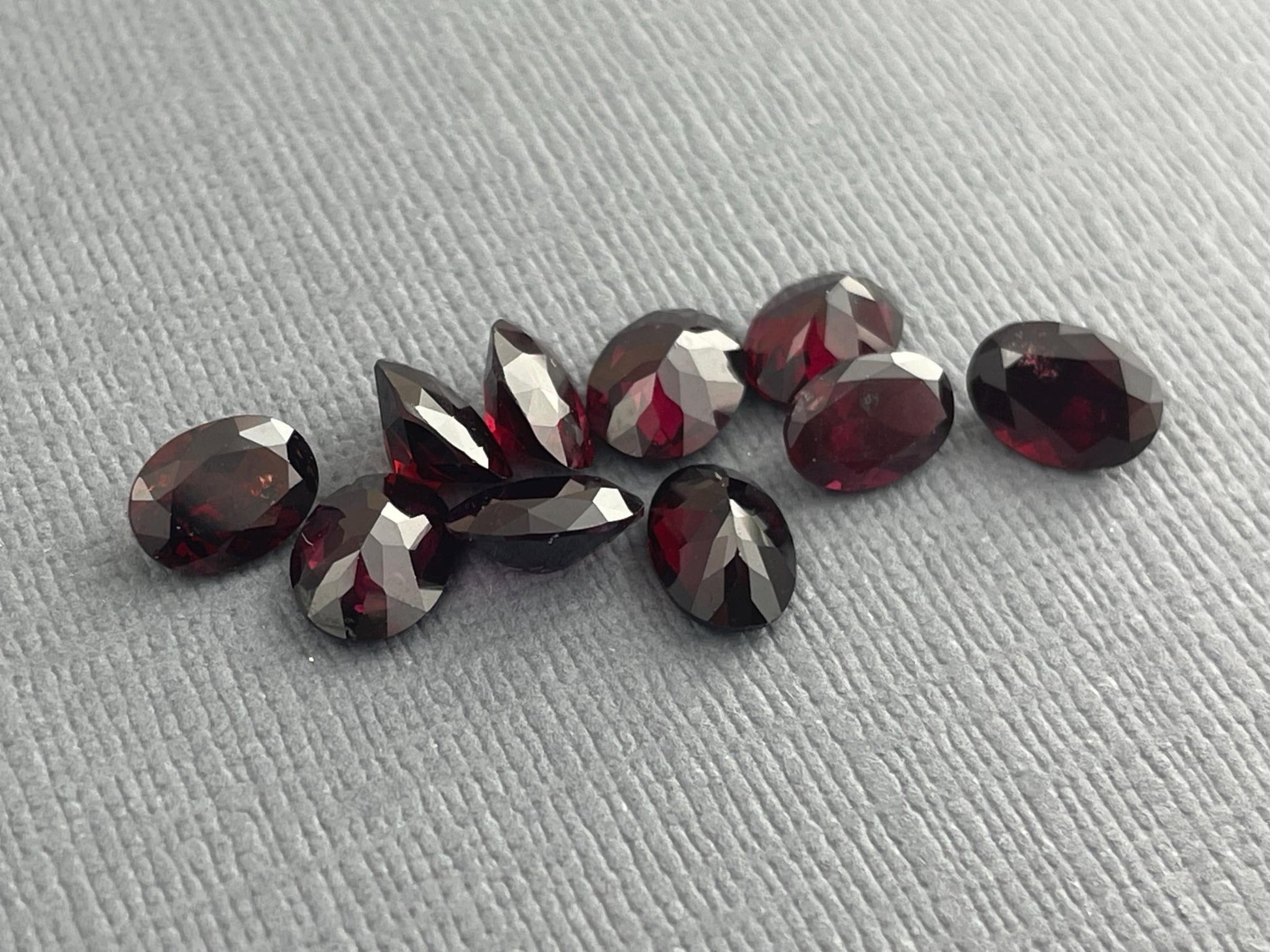 7x5 Arizona Anthill Chrome Pyrope Garnet | Mined in the USA | Arizona Gemstone - Gem Enthusiast