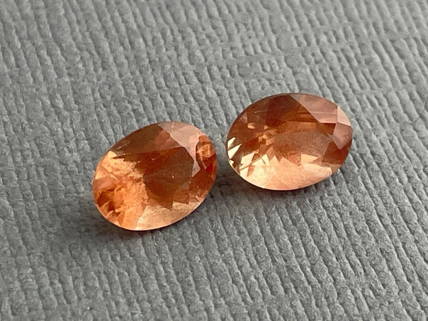 8x6 Oregon Sunstones Oval Pair with Schiller | 2.39 carats | OSF184 - Oregon Sunstone - Gem Enthusiast
