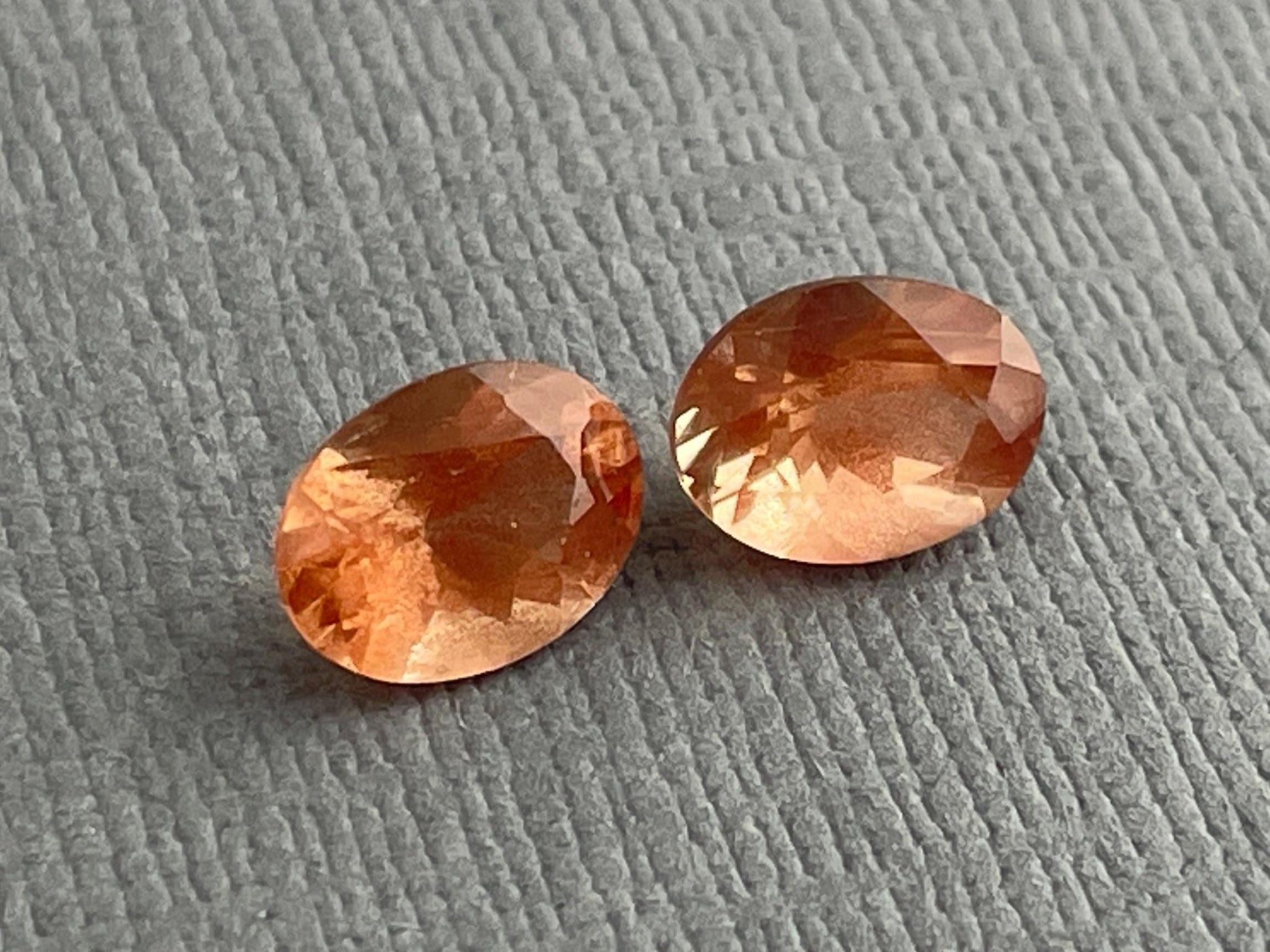 8x6 Oregon Sunstones Oval Pair with Schiller | 2.39 carats | OSF184 - Oregon Sunstone - Gem Enthusiast