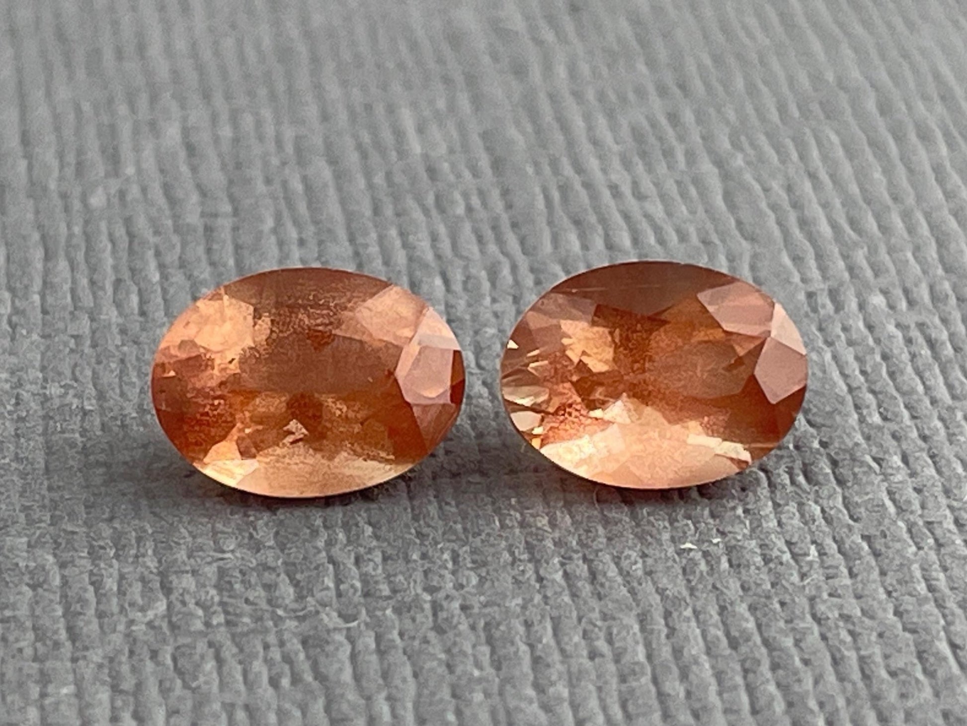 8x6 Oregon Sunstones Oval Pair with Schiller | 2.39 carats | OSF184 - Oregon Sunstone - Gem Enthusiast