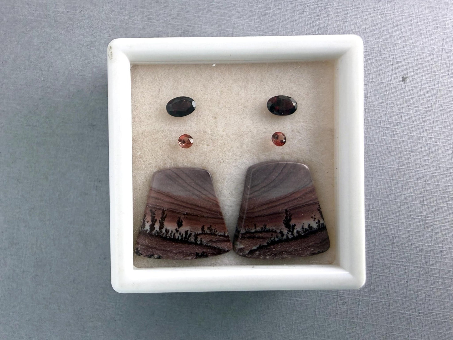 American Gem Set | New Mexico Apache Sage Rhyolite and Arizona Garnets | SET107 - Gem Enthusiast