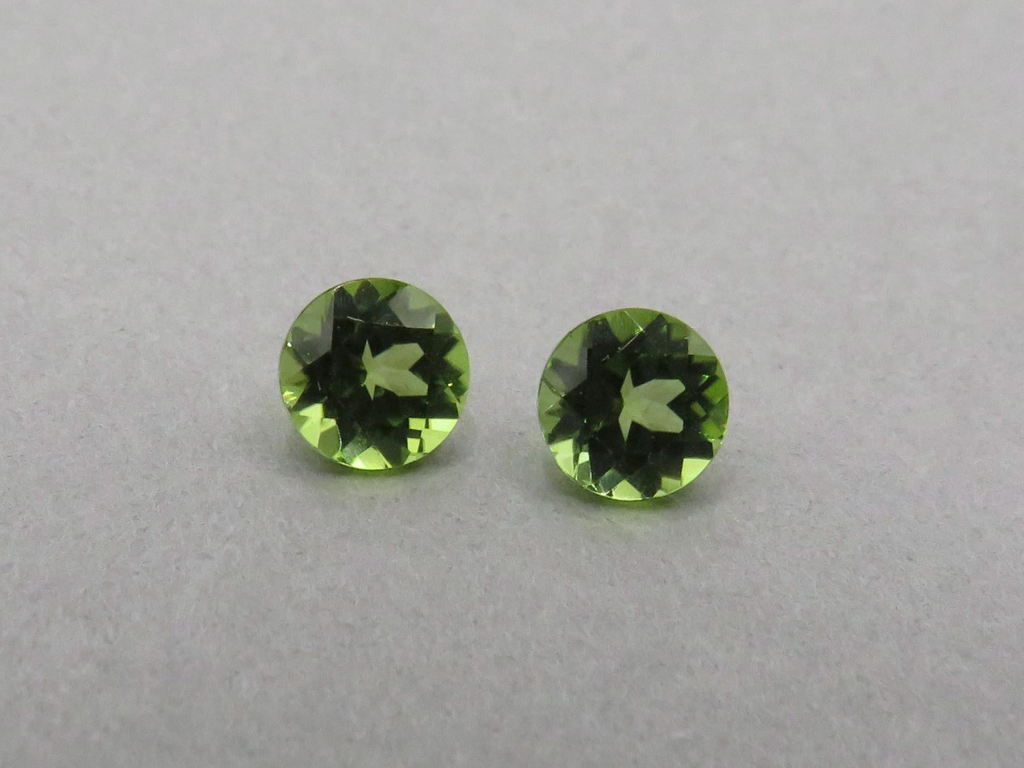 Arizona Peridot 5.5mm Round Pair | Round Natural Stone | PE217 - Gem Enthusiast