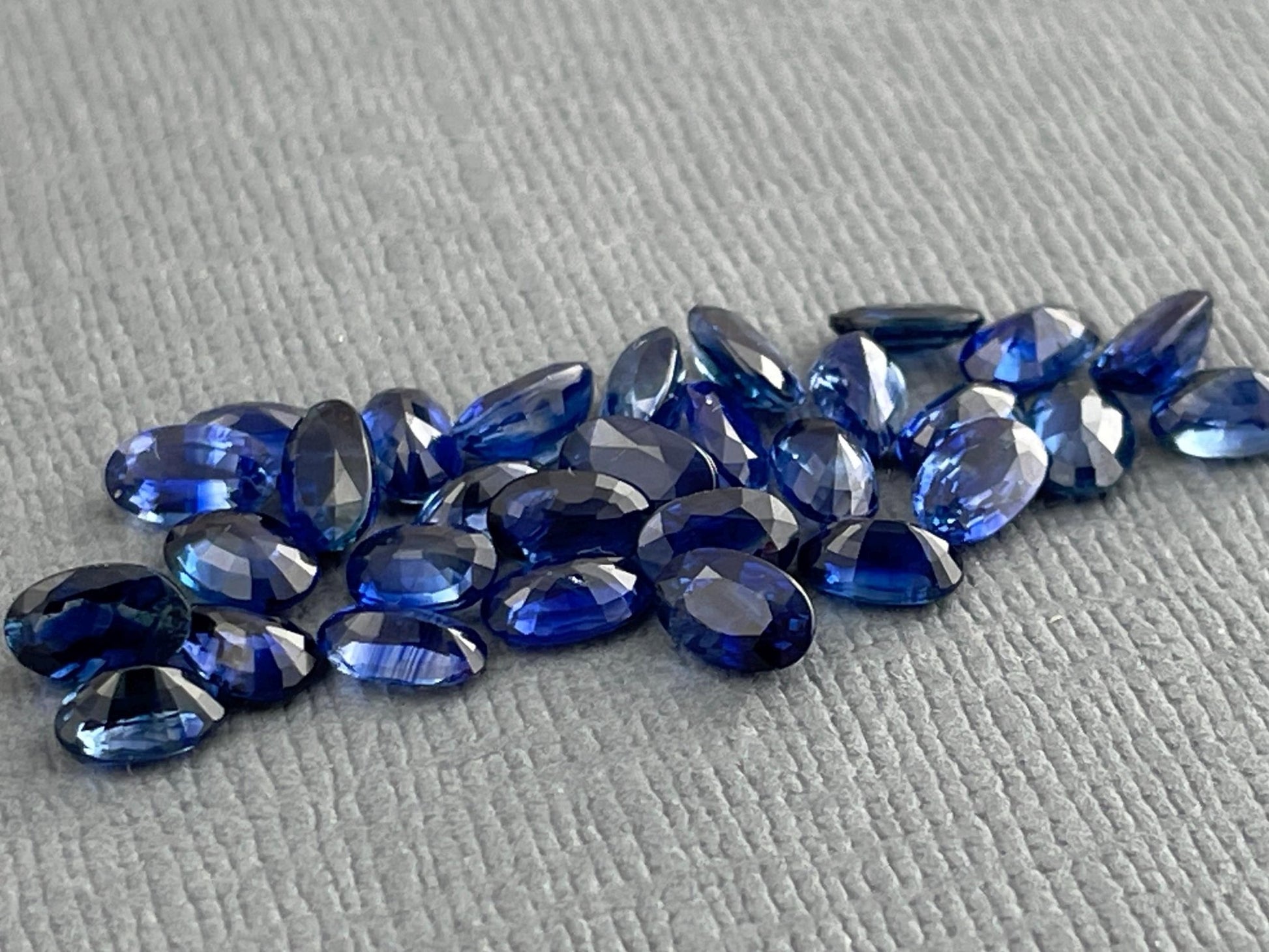 Blue Bicolor Sapphire Faceted Ovals | 5x3 mm | 4 Stones per Lot - Sapphire - Gem Enthusiast