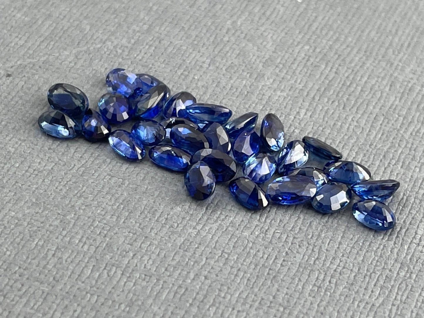 Blue Bicolor Sapphire Faceted Ovals | 5x3 mm | 4 Stones per Lot - Sapphire - Gem Enthusiast