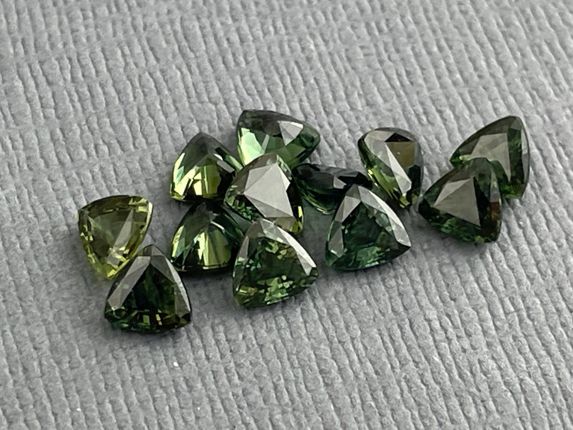 Green Sapphire Trillion Faceted Gemstone | 4.5 mm | Per Stone - Gem Enthusiast