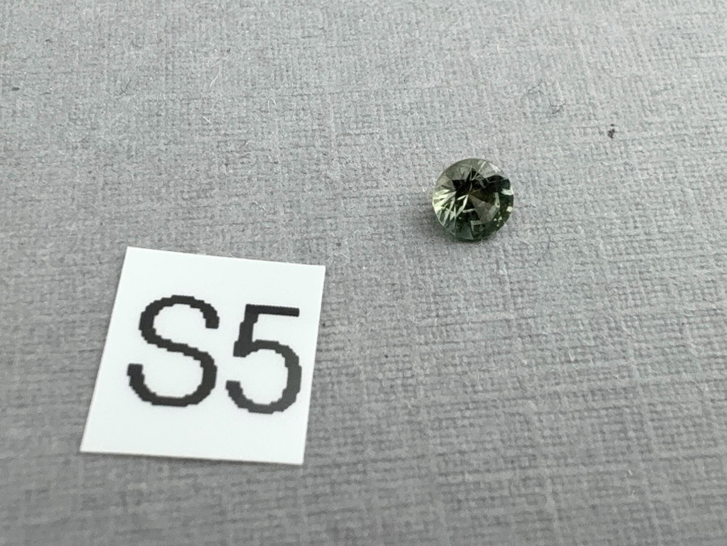 3.5mm Montana Sapphire: Green Round Brilliant Loose Gemstone, Per Stone - Montana Sapphire - GemEnthusiast