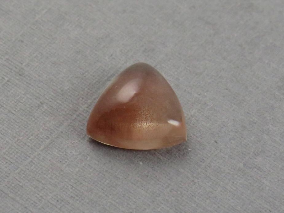 10mm Oregon Sunstone | Triangle Cabochon | Natural American Gemstone | 2.9 carats | OSC285 - Gem Enthusiast