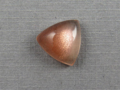 10mm Oregon Sunstone | Triangle Cabochon | Natural American Gemstone | 2.9 carats | OSC285 - Gem Enthusiast