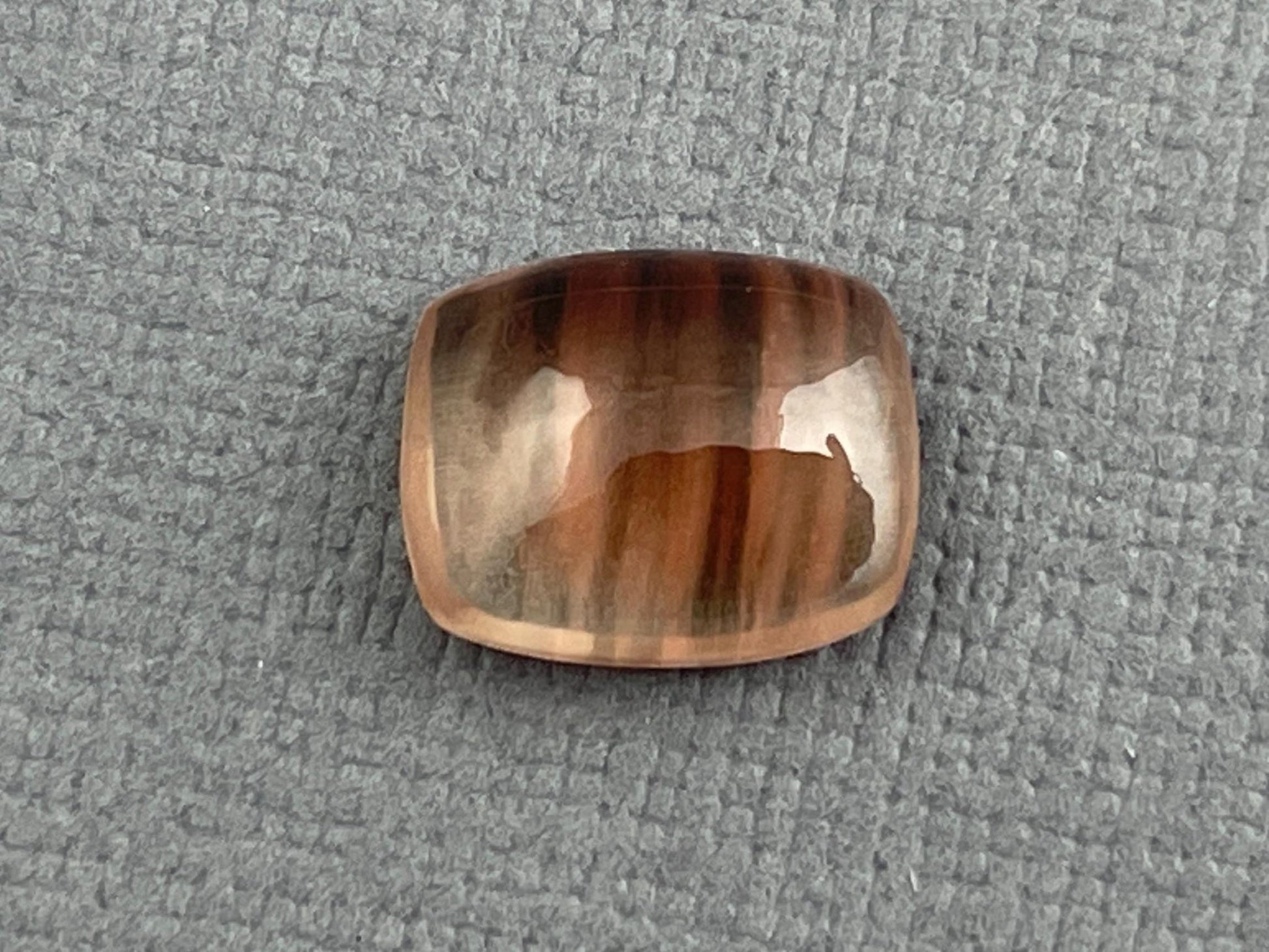 10x8 Oregon Sunstones Cushion Cabochon with Schiller | 3.53 carats | OSC279 - Gem Enthusiast