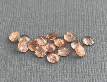 3.5 mm Oregon Sunstones Faceted Round Gemstones with Schiller - Gem Enthusiast