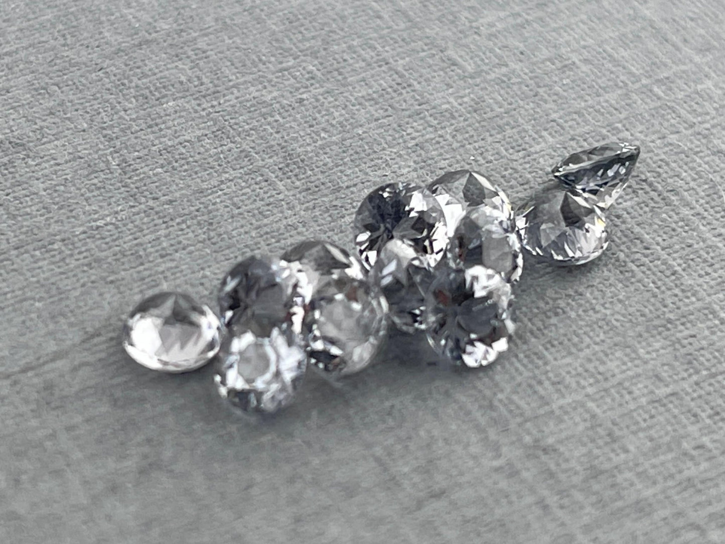 3.5 mm Platinum Spinel Faceted Round | Mozambique Natural Gemstone | P173 - Spinel - Gem Enthusiast