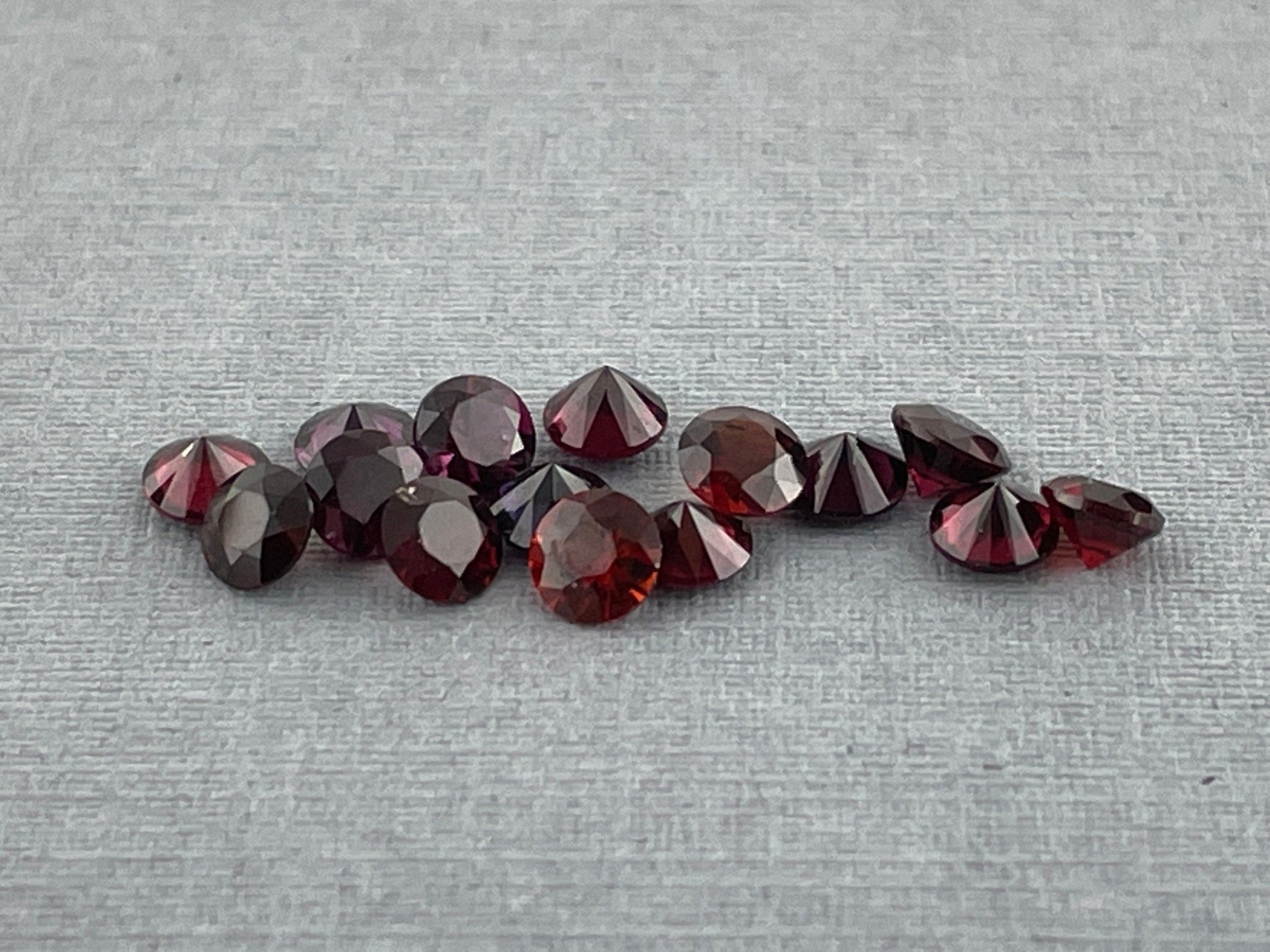 3mm Anthill Chrome Pyrope Garnet | Mined in the USA | Arizona Gemstone - Gem Enthusiast