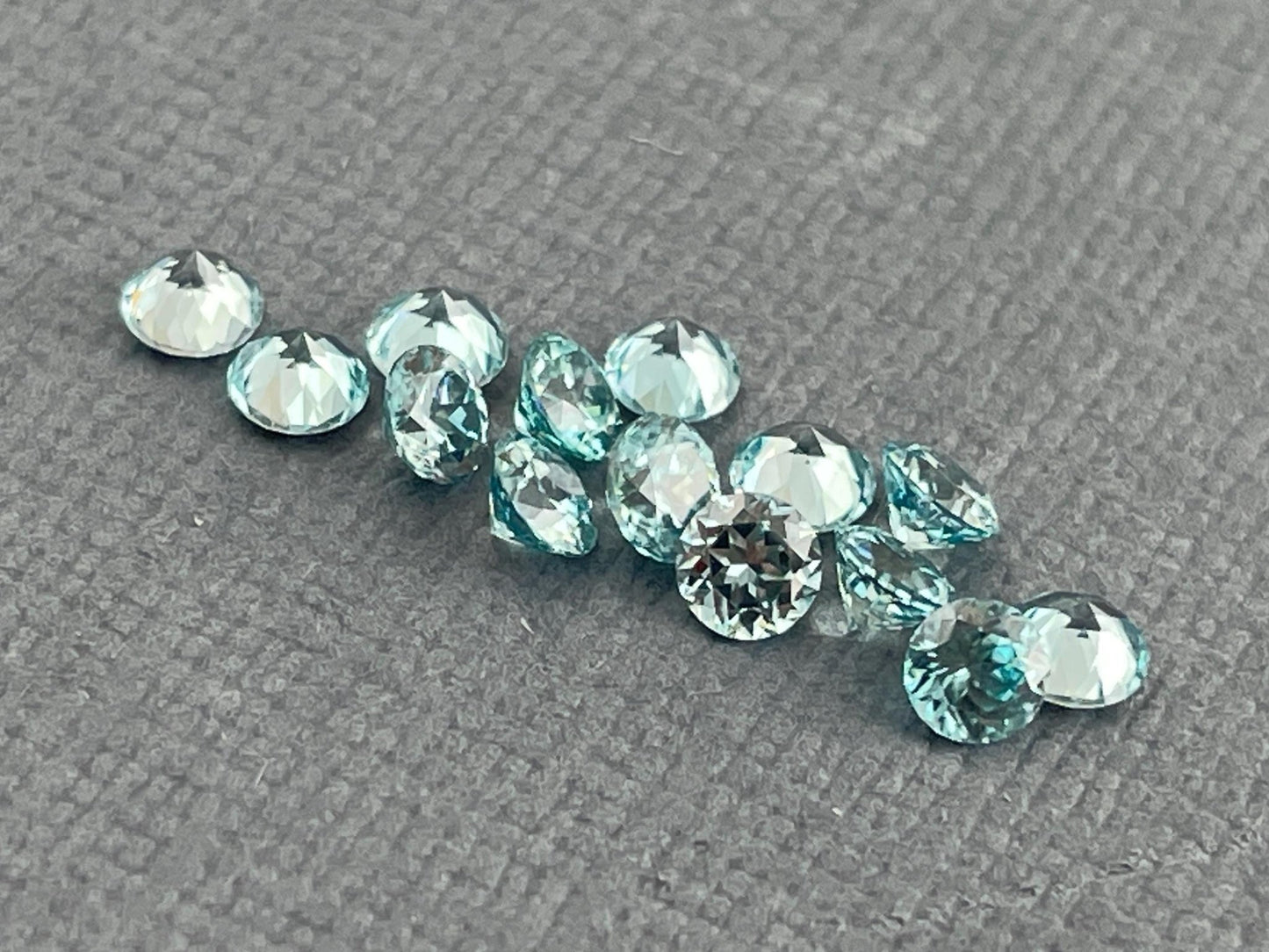 3mm Blue Zircon Faceted Round Gemstone | Brilliant Cut | Heat Treated - Gem Enthusiast