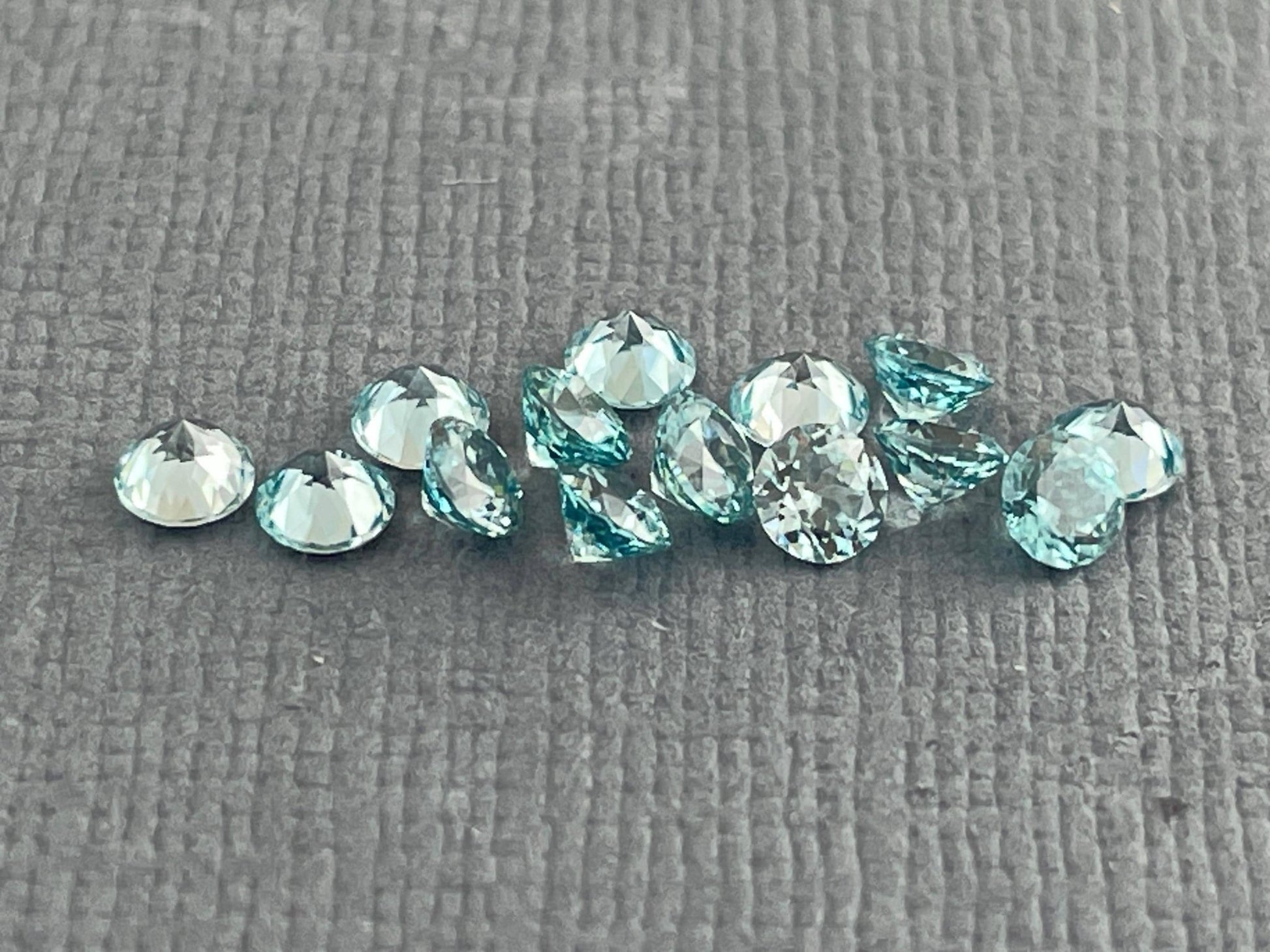 3mm Blue Zircon Faceted Round Gemstone | Brilliant Cut | Heat Treated - Gem Enthusiast