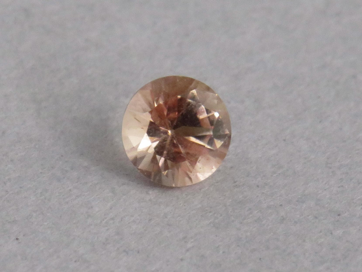 4.5mm Oregon Sunstone Faceted Round | Natural American Gemstone | 0.32ct | OSF242 - Gem Enthusiast