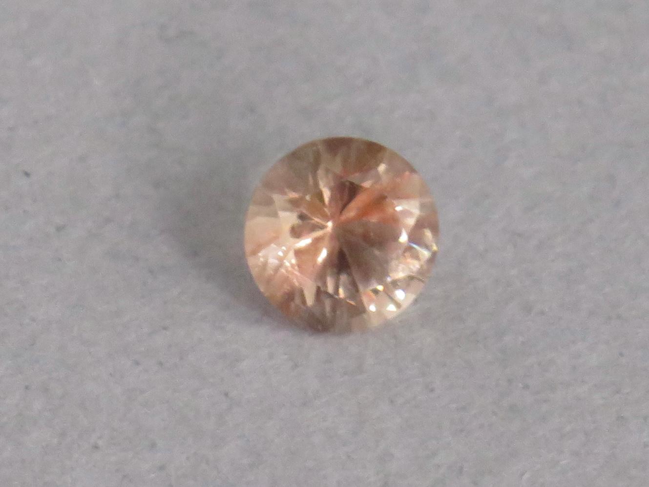 4.5mm Oregon Sunstone Faceted Round | Natural American Gemstone | 0.32ct | OSF242 - Gem Enthusiast