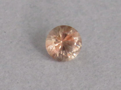 4.5mm Oregon Sunstone Faceted Round | Natural American Gemstone | 0.32ct | OSF242 - Gem Enthusiast