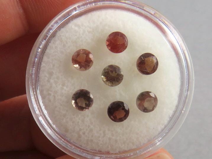 4mm Oregon Sunstone Lot | Red with Zoning and Striations | Faceted Round Gemstones | OSF233 - Gem Enthusiast