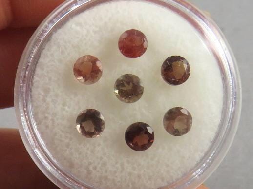 4mm Oregon Sunstone Lot | Red with Zoning and Striations | Faceted Round Gemstones | OSF233 - Gem Enthusiast