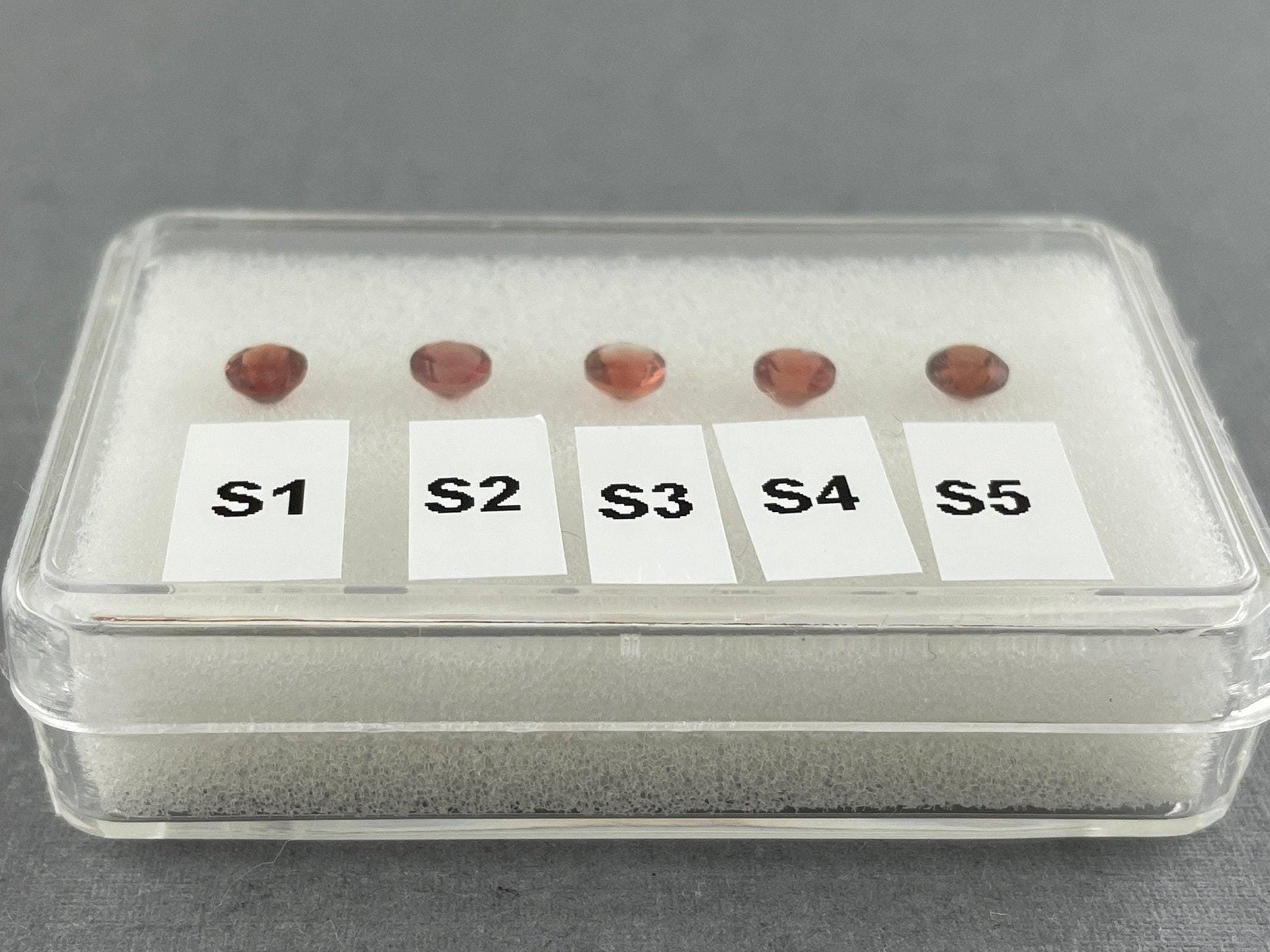 4mm Oregon Sunstone Red Round Faceted Stone | Ethically Sourced Gemstone | OSF110 - Gem Enthusiast