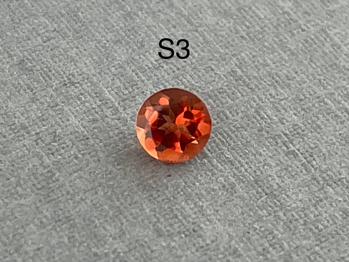 4mm Oregon Sunstone Red Round Faceted Stone | OSF110 - Gem Enthusiast