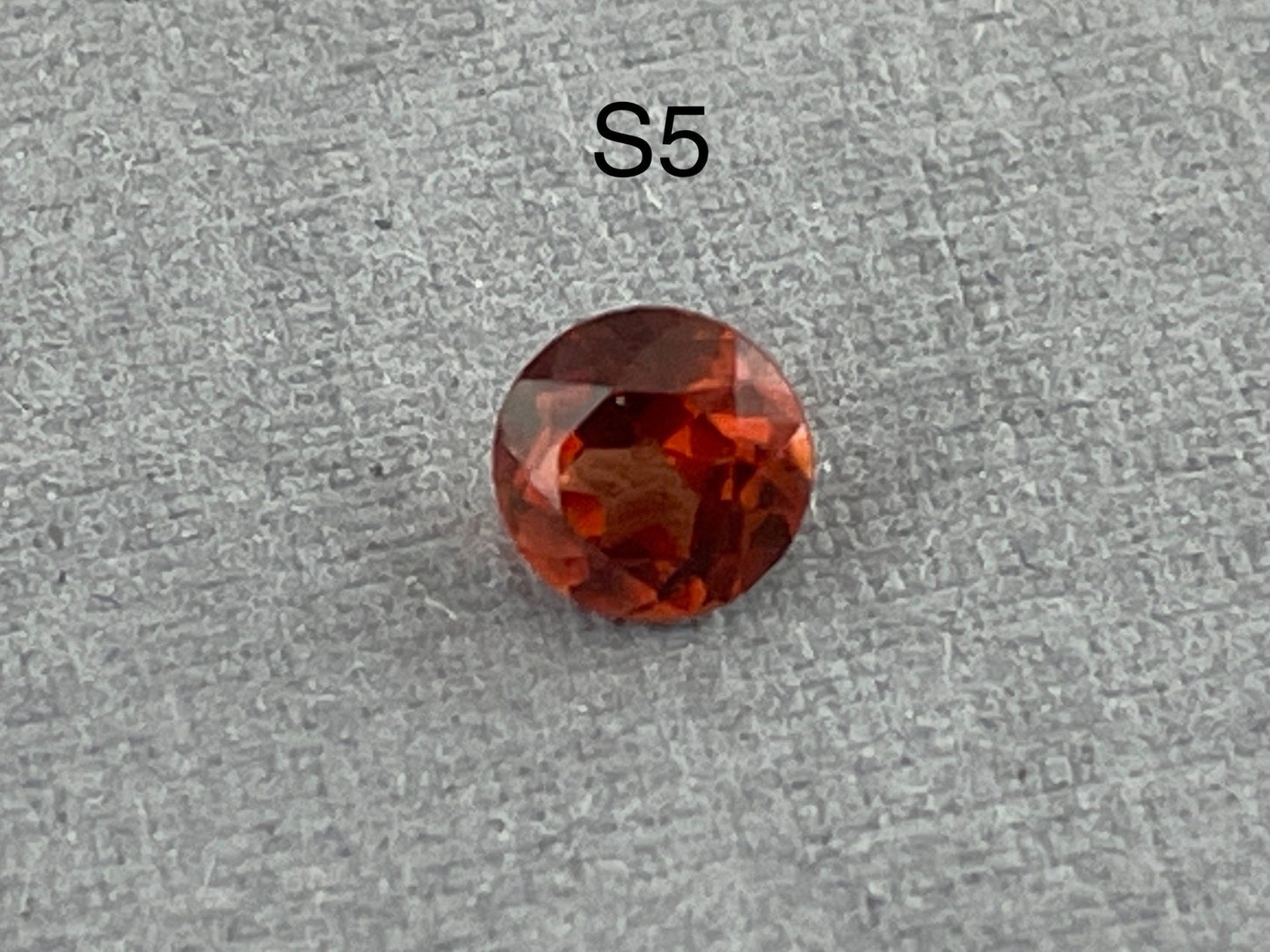 4mm Oregon Sunstone Red Round Faceted Stone | OSF110 - Gem Enthusiast