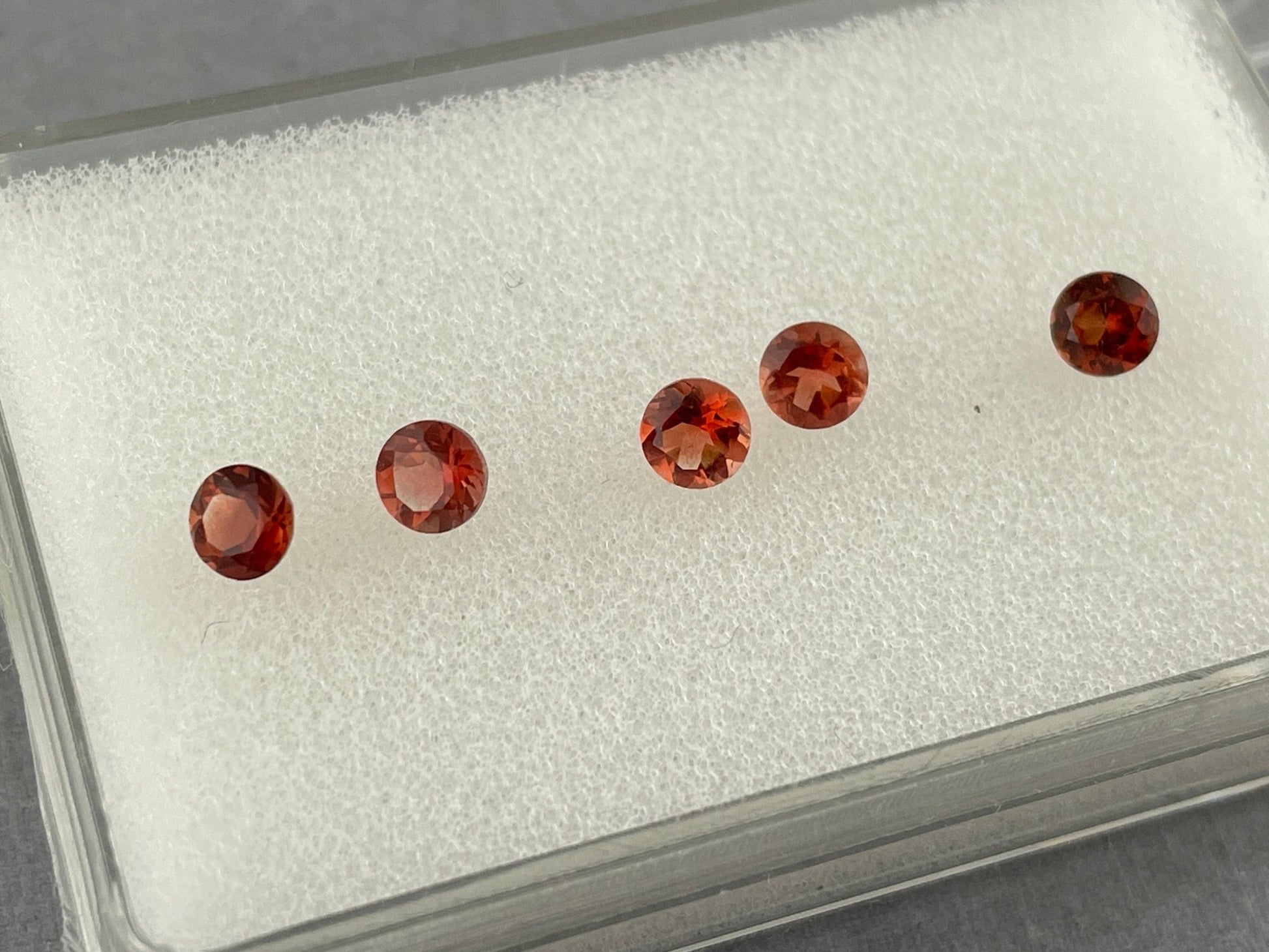 4mm Oregon Sunstone Red Round Faceted Stone | OSF110 - Gem Enthusiast