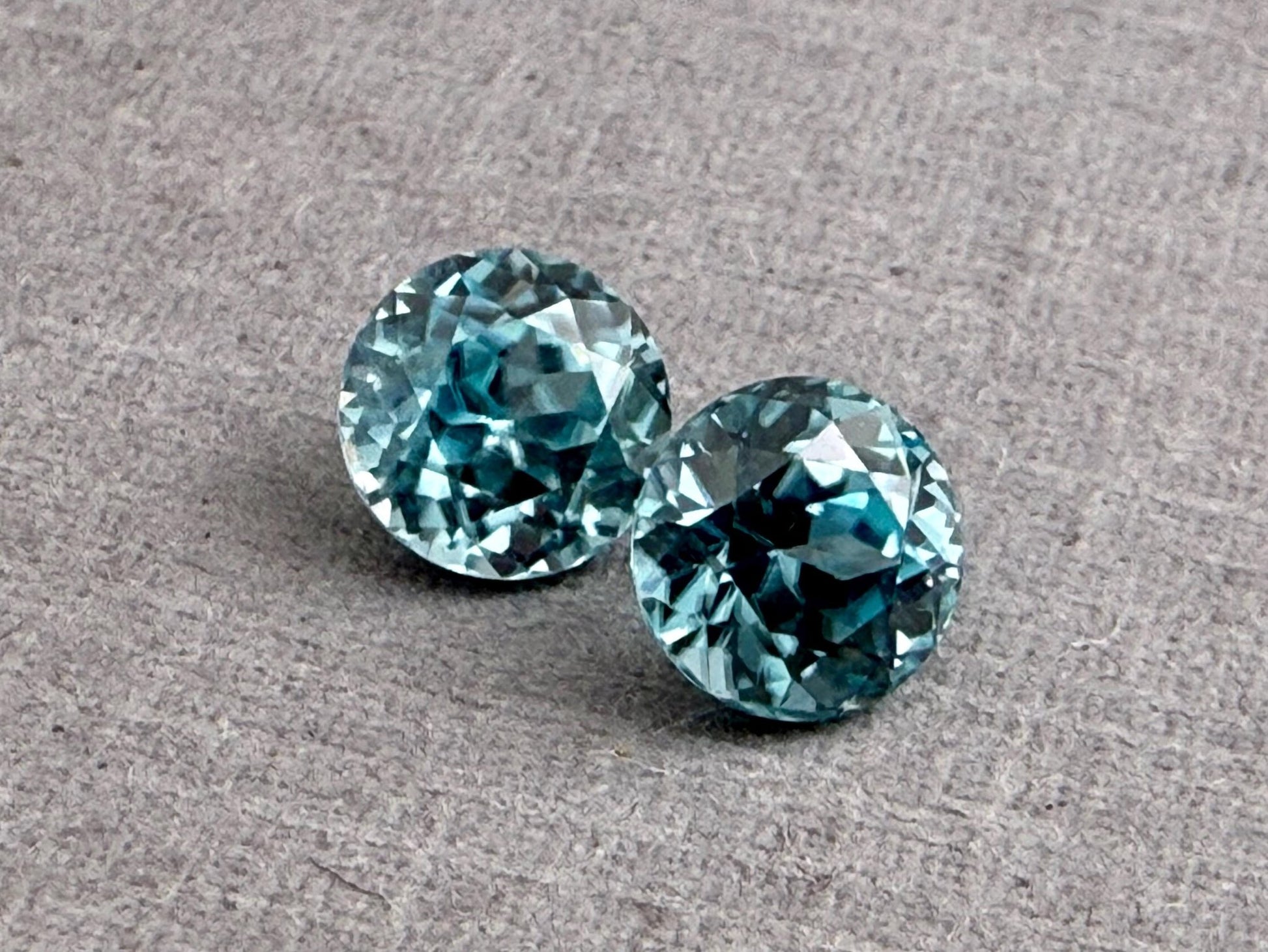 5.5mm Blue Zircon Pair Round | Natural Gemstone | ZC101 - Gem Enthusiast