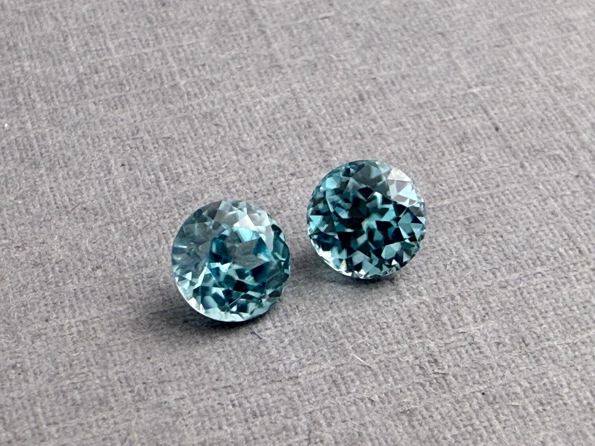 5.5mm Blue Zircon Pair Round | Natural Gemstone | ZC101 - Gem Enthusiast