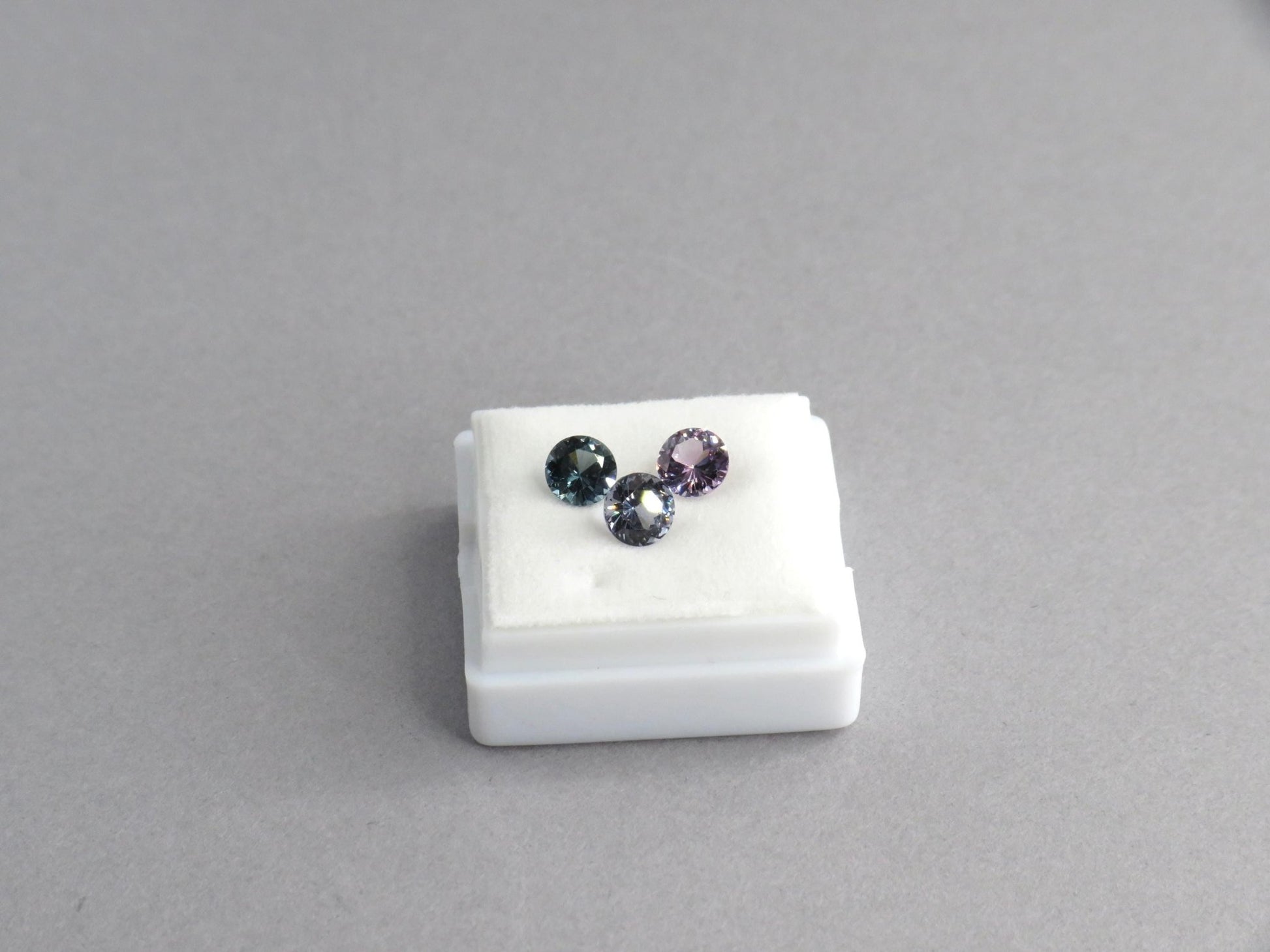 5.5mm Purple Blue Spinel Faceted Round | Per Stone | Natural Gemstone | SL130 - Gem Enthusiast