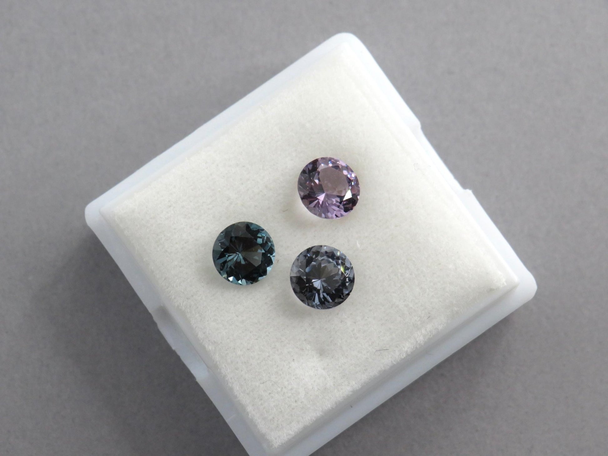 5.5mm Purple Blue Spinel Faceted Round | Per Stone | Natural Gemstone | SL130 - Gem Enthusiast