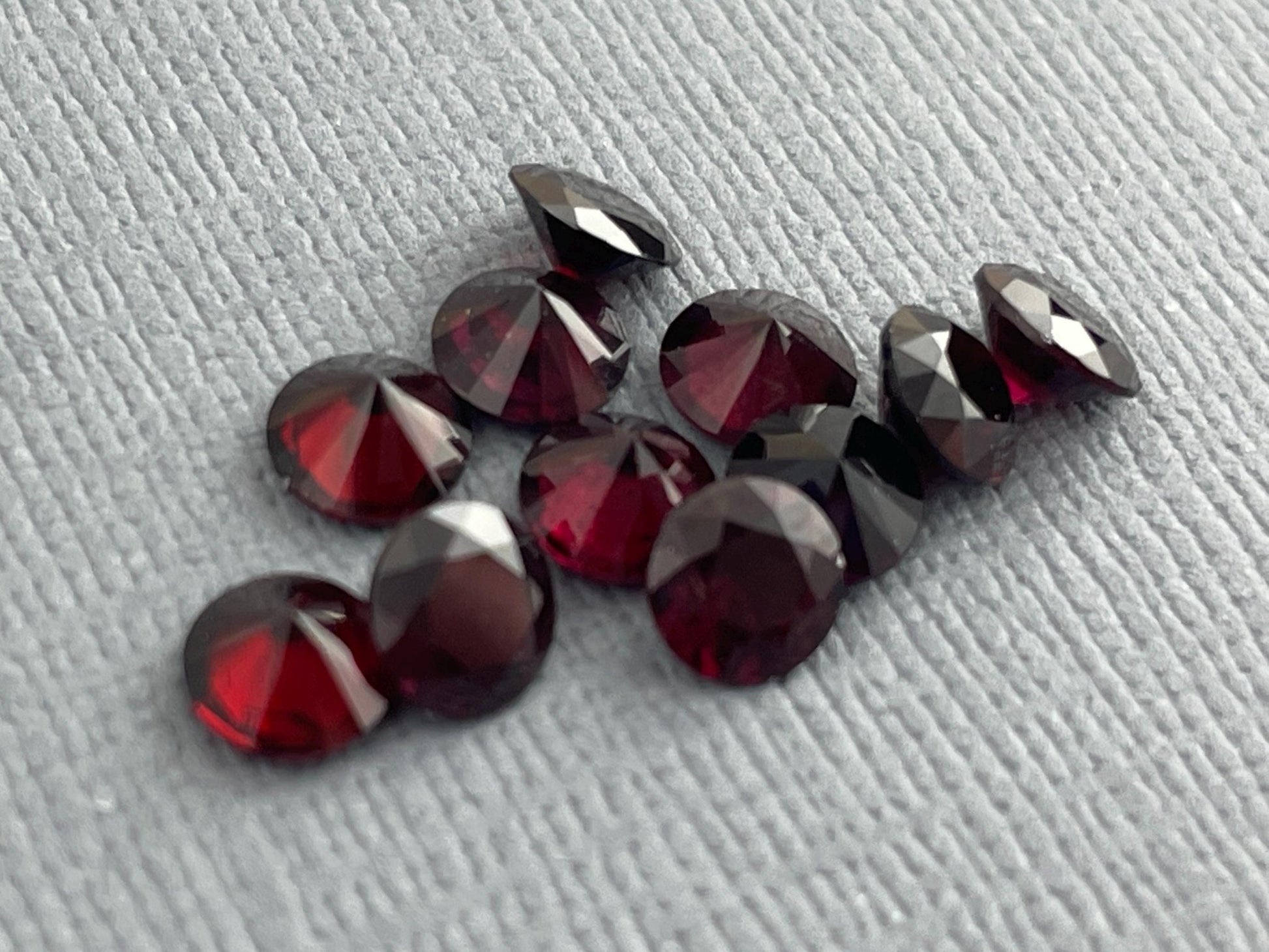 5mm Arizona Anthill Chrome Pyrope Garnet | Loose Round Faceted Gemstone | USA Mined - Gem Enthusiast