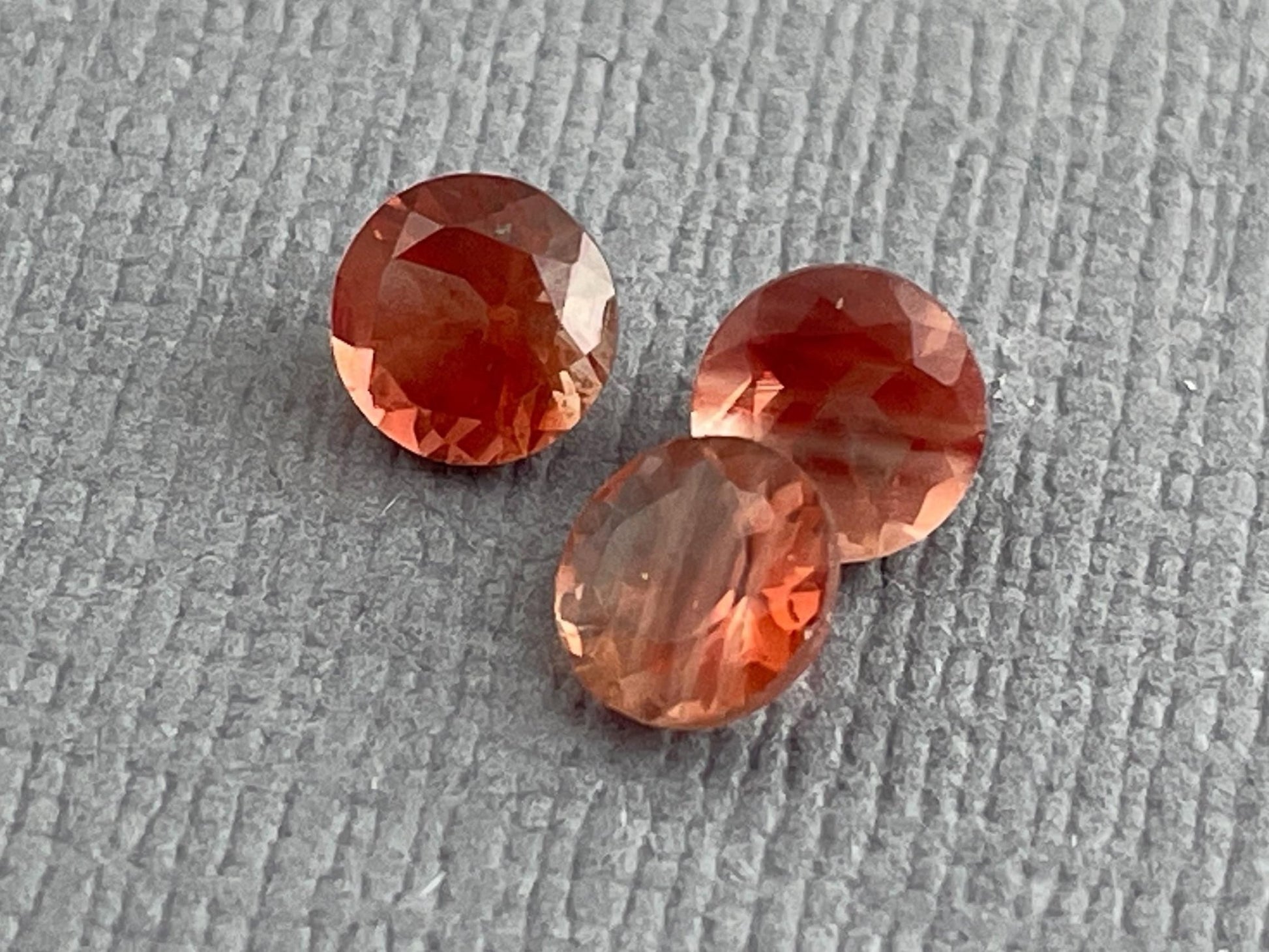 5mm Oregon Sunstone Lot | Red with Schiller and Zoning | Faceted Round Gemstones | OSF205 - Oregon Sunstone - Gem Enthusiast